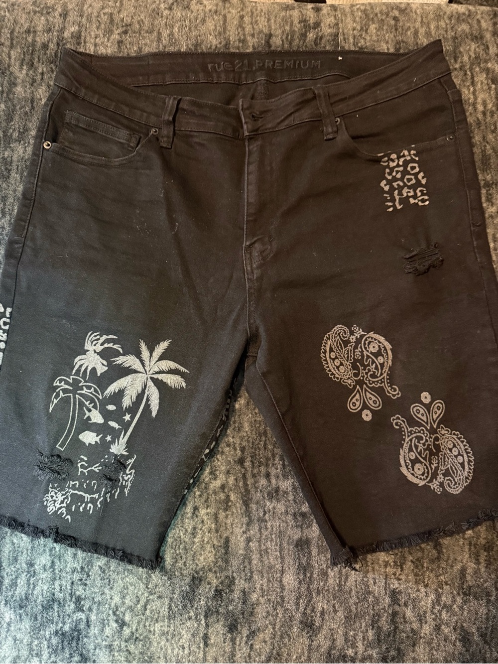 Rue21 Black Graphic Palm & Paisley Denim Shorts